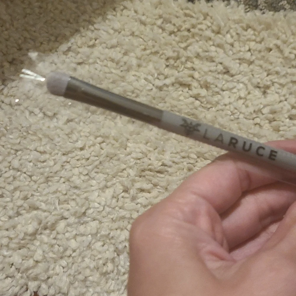 Makeup Brush - Picture 2 of 3